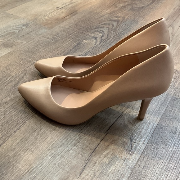 Heels - Picture 5 of 6